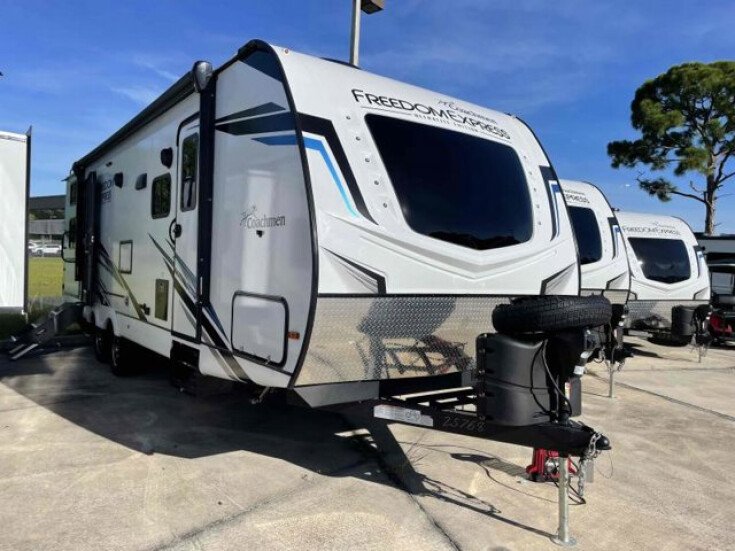 Thumbnail Photo undefined for New 2023 Coachmen Freedom Express 287BHDS